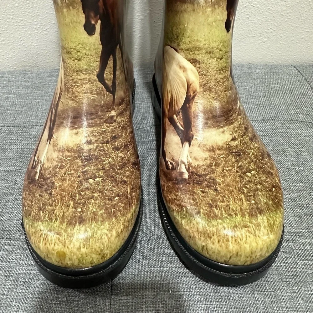Smoky Running Horses Boot